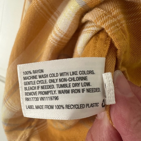 Mossimo Supply Co. soft plaid button down shirt - Picture 5 of 5